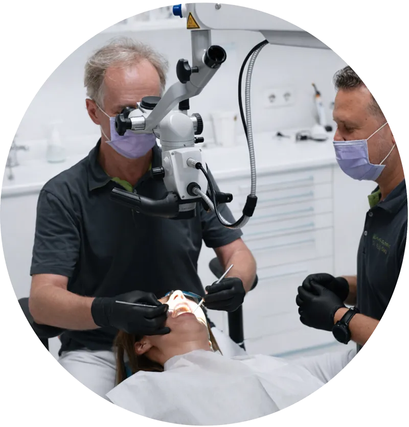 Harajda Dent dental team performing microscope-assisted treatment